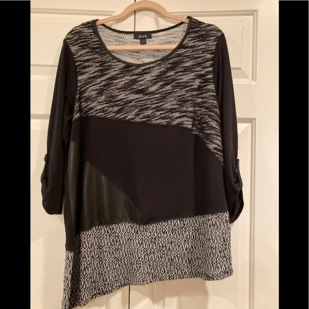 ❣️ALYX Black White Color Block Asymmetrical Top 1X